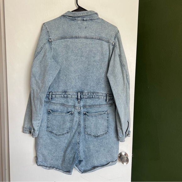 Nasty gal Light wash long sleeve denim shirt shorts romper
Size 10 - Picture 7 of 8